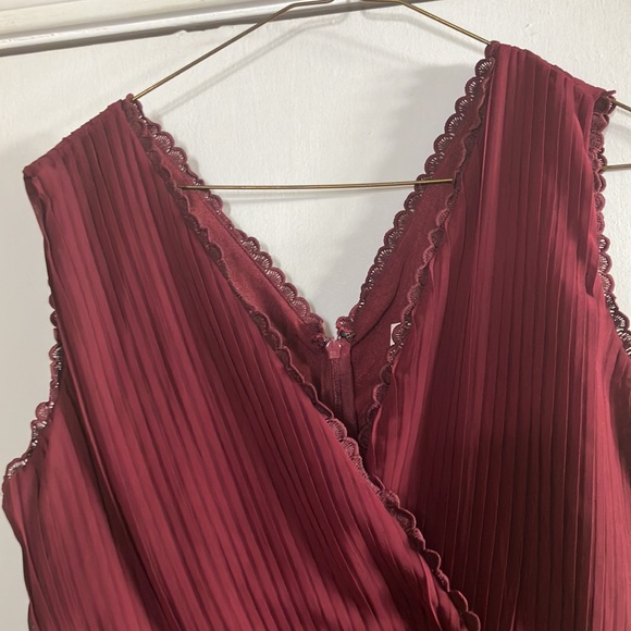 I’m selling because this no longer fits. Worn for 1 hour. - Picture 4 of 4